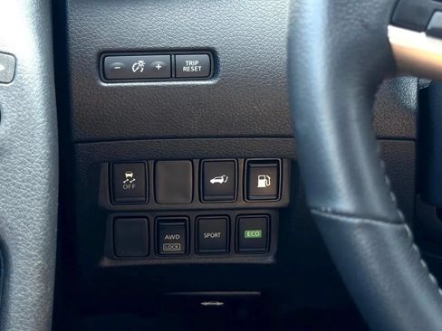 Used 2018 Nissan Rogue SV AWD/4WD image 15
