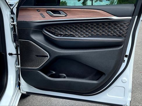 Used 2023 Jeep Grand Cherokee L Summit w/ Advanced Protech Group IV image 25