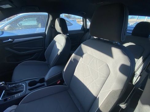 Certified 2025 Volkswagen Jetta Sport image 6