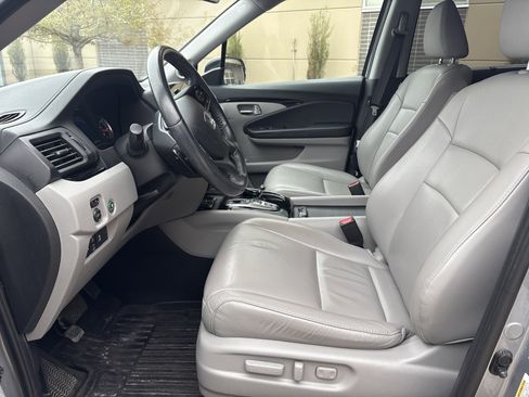 Used 2021 Honda Pilot Touring image 16