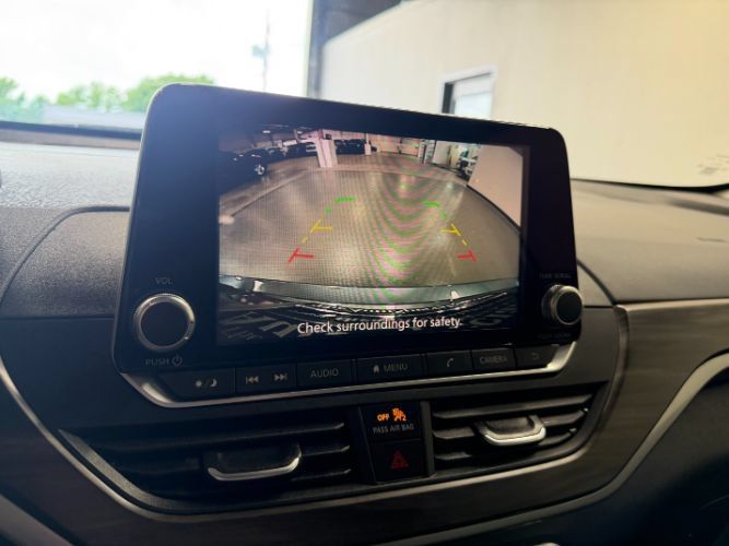 Used 2025 Nissan Altima 2.5 SV FWD image 15
