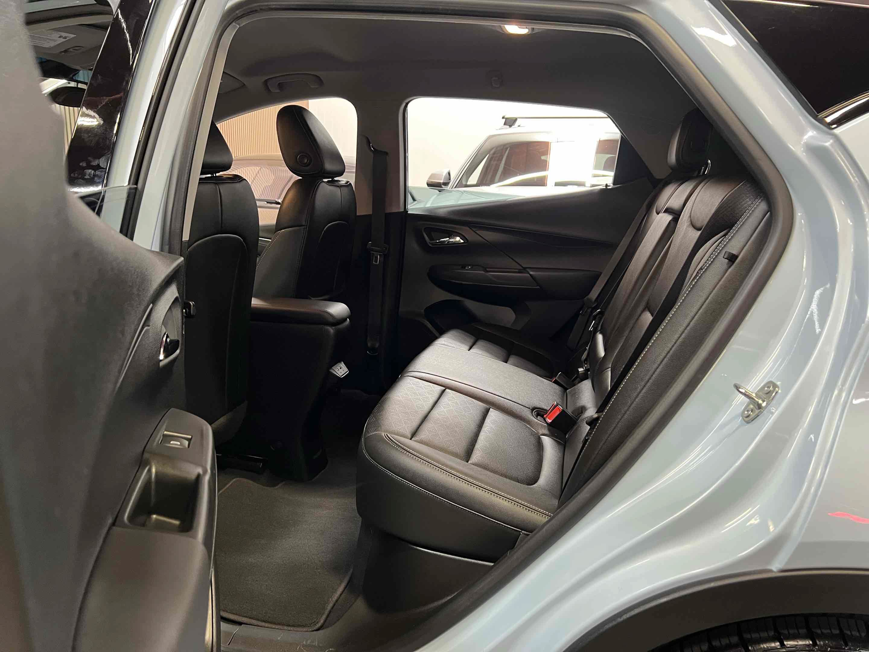 Used 2023 Chevrolet Bolt LT w/ Infotainment Package FWD image 5