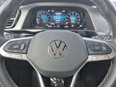 Used 2024 Volkswagen Atlas Cross Sport SE image 19