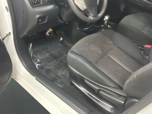Used 2017 Nissan Versa SV FWD image 17