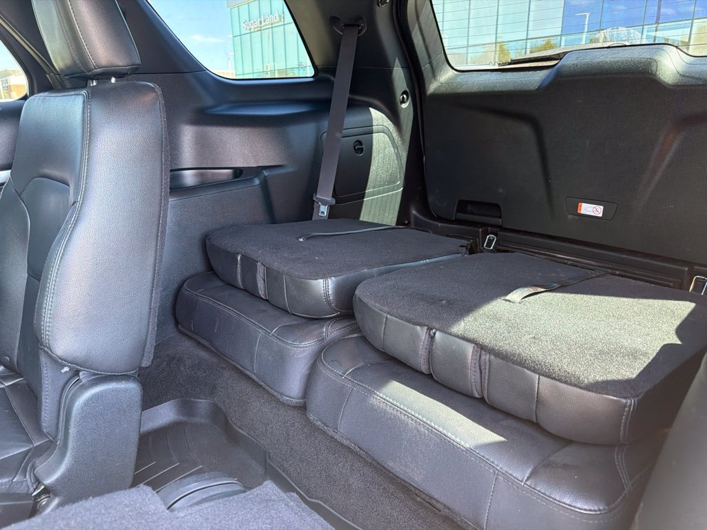 Used 2018 Ford Explorer XLT w/ Equipment Group 202A FWD image 6