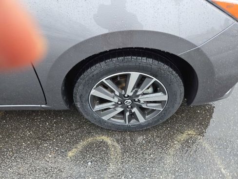 Used 2021 Nissan Versa SV image 16