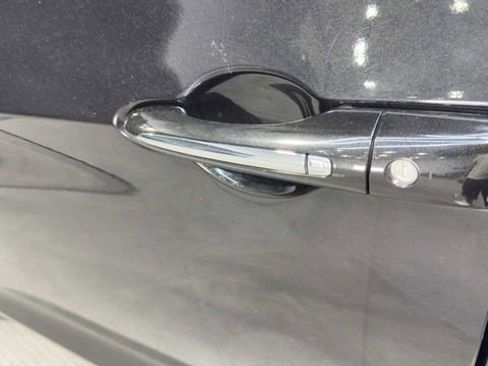 Used 2022 Chrysler Pacifica Touring-L FWD image 13