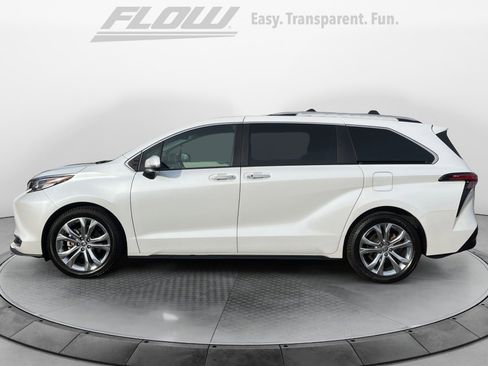 Certified 2023 Toyota Sienna Platinum image 5