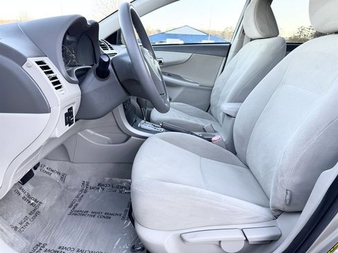 Used 2010 Toyota Corolla LE image 32
