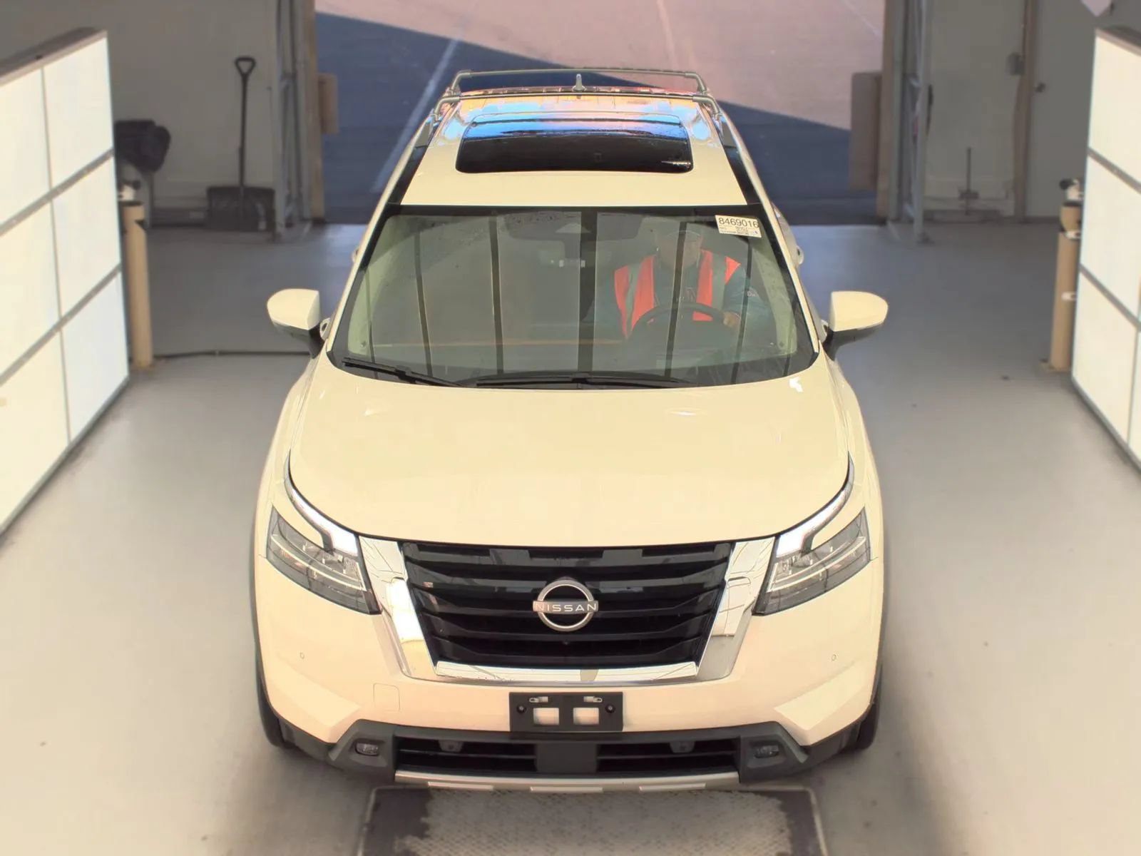 Used 2024 Nissan Pathfinder Platinum AWD/4WD image 2