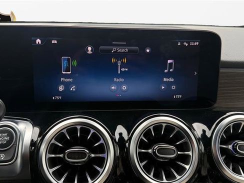 Used 2025 Mercedes-Benz GLB 250 image 21