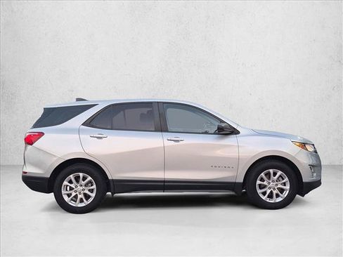 Used 2021 Chevrolet Equinox LS FWD image 4