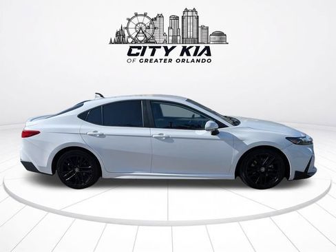 Used 2025 Toyota Camry SE FWD image 7