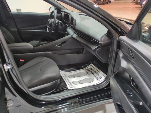 Certified 2025 Hyundai Elantra Sport FWD image 9