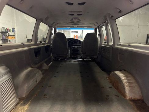 Used 2008 Ford E-350 and Econoline 350 XL RWD image 10