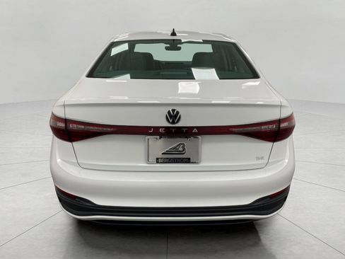 New 2025 Volkswagen Jetta SE image 4