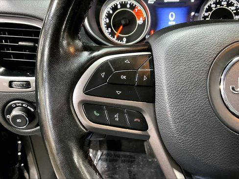 Used 2020 Jeep Cherokee Limited image 24