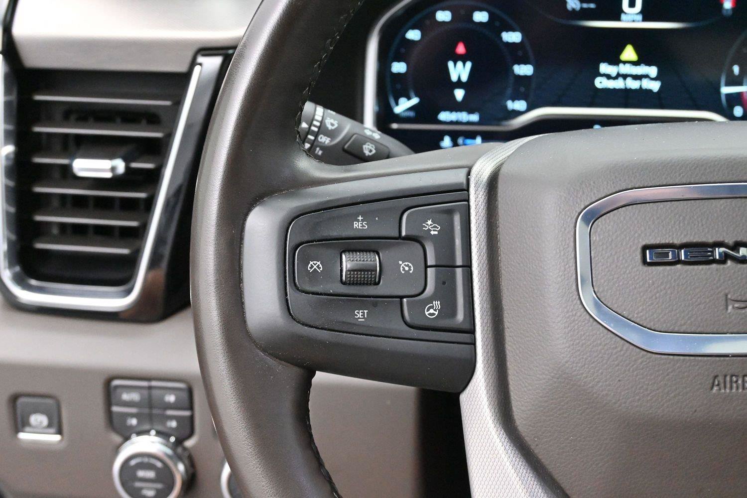 Used 2025 GMC Sierra 2500 Denali w/ Denali Reserve Package AWD/4WD image 17