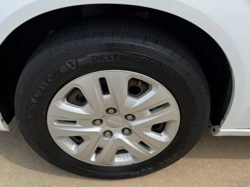 Used 2019 Dodge Grand Caravan SE w/ UConnect Hands-Free Group FWD image 13