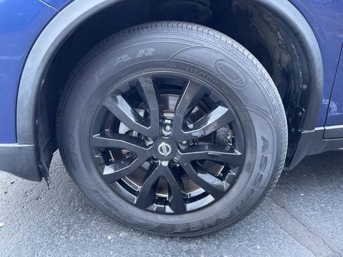 Used 2018 Nissan Rogue SV image 32