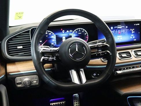 Used 2024 Mercedes-Benz GLS 580 4MATIC image 24