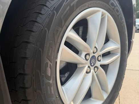 Used 2016 Ford Edge SEL w/ Equipment Group 201A AWD/4WD image 9