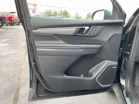 Used 2025 Buick Enclave Preferred image 9