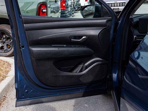 Used 2025 Hyundai Tucson SE image 11