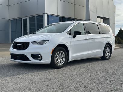 Used 2024 Chrysler Pacifica Touring-L