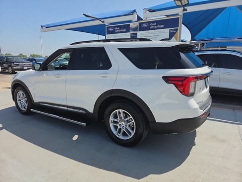 Used 2025 Ford Explorer Active RWD image 2
