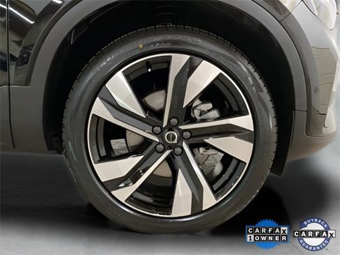 Used 2025 Volvo XC40 B5 Plus image 32