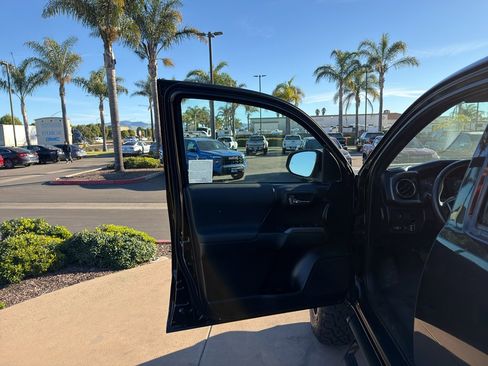 Used 2021 Toyota Tacoma 4x4 Double Cab image 11