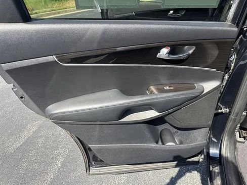 Used 2019 Kia Sorento FWD image 14