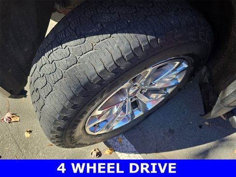 Used 2019 GMC Sierra 1500 SLT w/ SLT Premium Plus Package image 32