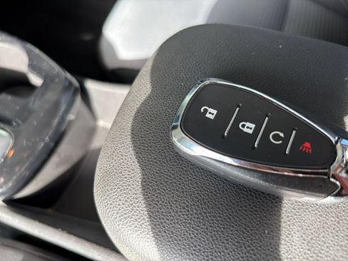 Used 2025 Chevrolet Trax LT FWD image 23