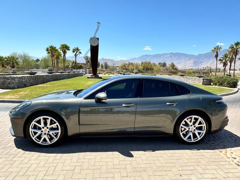 Used 2025 Porsche Panamera 4 AWD/4WD image 21
