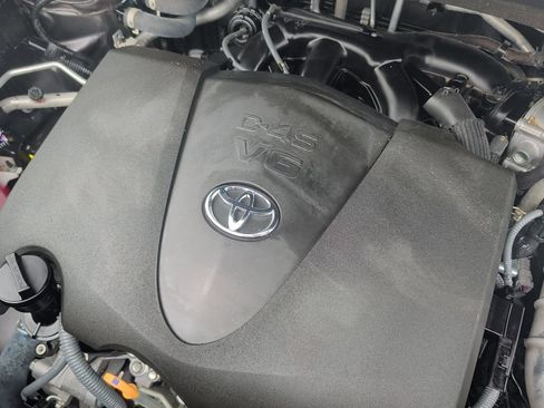 Used 2022 Toyota Highlander L FWD image 14