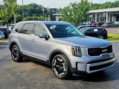 Used 2023 Kia Telluride EX w/ EX Captain's Chair Package