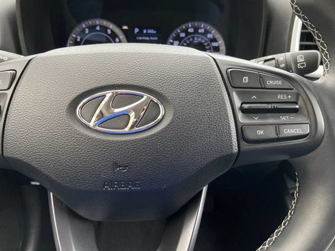 Used 2022 Hyundai Venue Limited FWD image 15