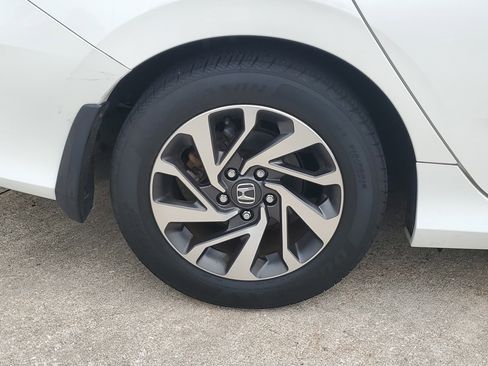 Used 2017 Honda Civic EX image 5