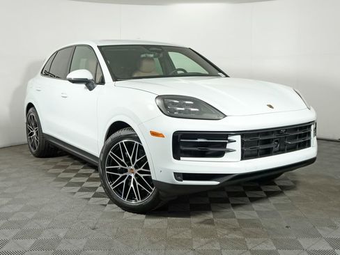 Certified 2026 Porsche Cayenne image 9