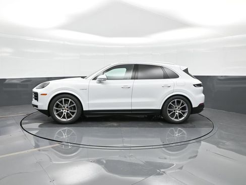 New 2025 Porsche Cayenne E-Hybrid image 2