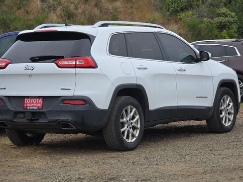 Used 2018 Jeep Cherokee Latitude Plus w/ Comfort/Convenience Group AWD/4WD image 4