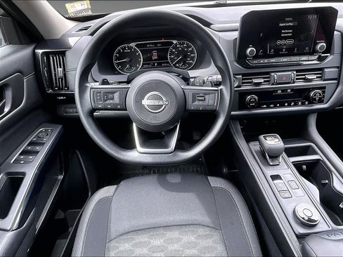 Used 2024 Nissan Pathfinder S AWD/4WD image 18