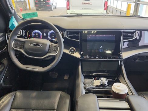 Used 2023 Jeep Wagoneer Series II image 9
