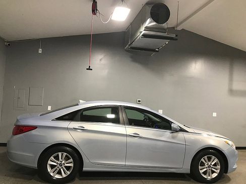 Used 2013 Hyundai Sonata GLS w/ Popular Equipment Pkg FWD image 2