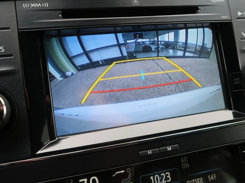 Used 2018 Toyota Avalon Limited image 36