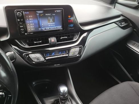 Used 2018 Toyota C-HR XLE FWD image 17