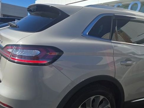 Used 2022 Lincoln Nautilus Reserve w/ Equipment Group 201A image 5