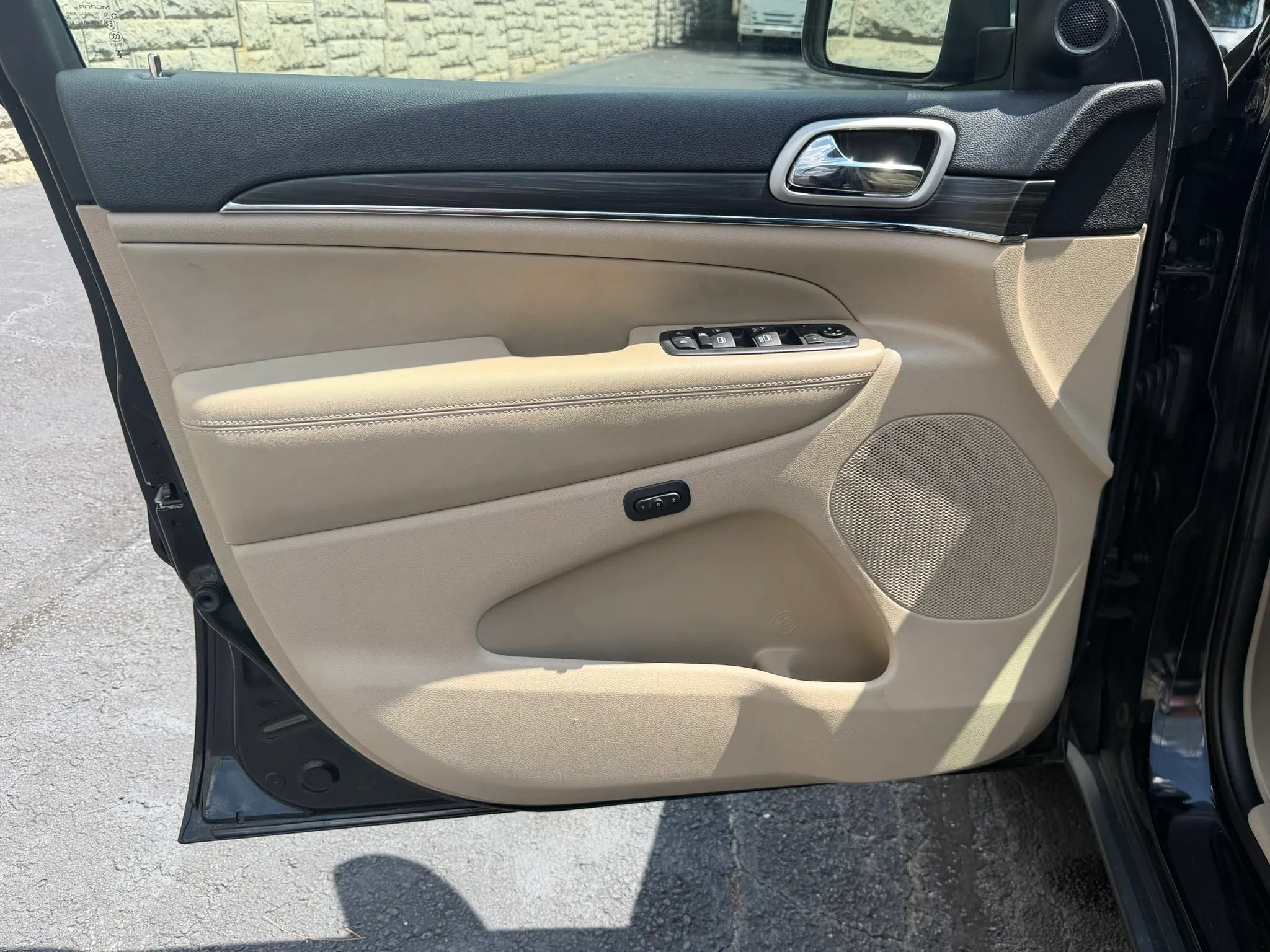 Used 2019 Jeep Grand Cherokee Limited AWD/4WD image 28